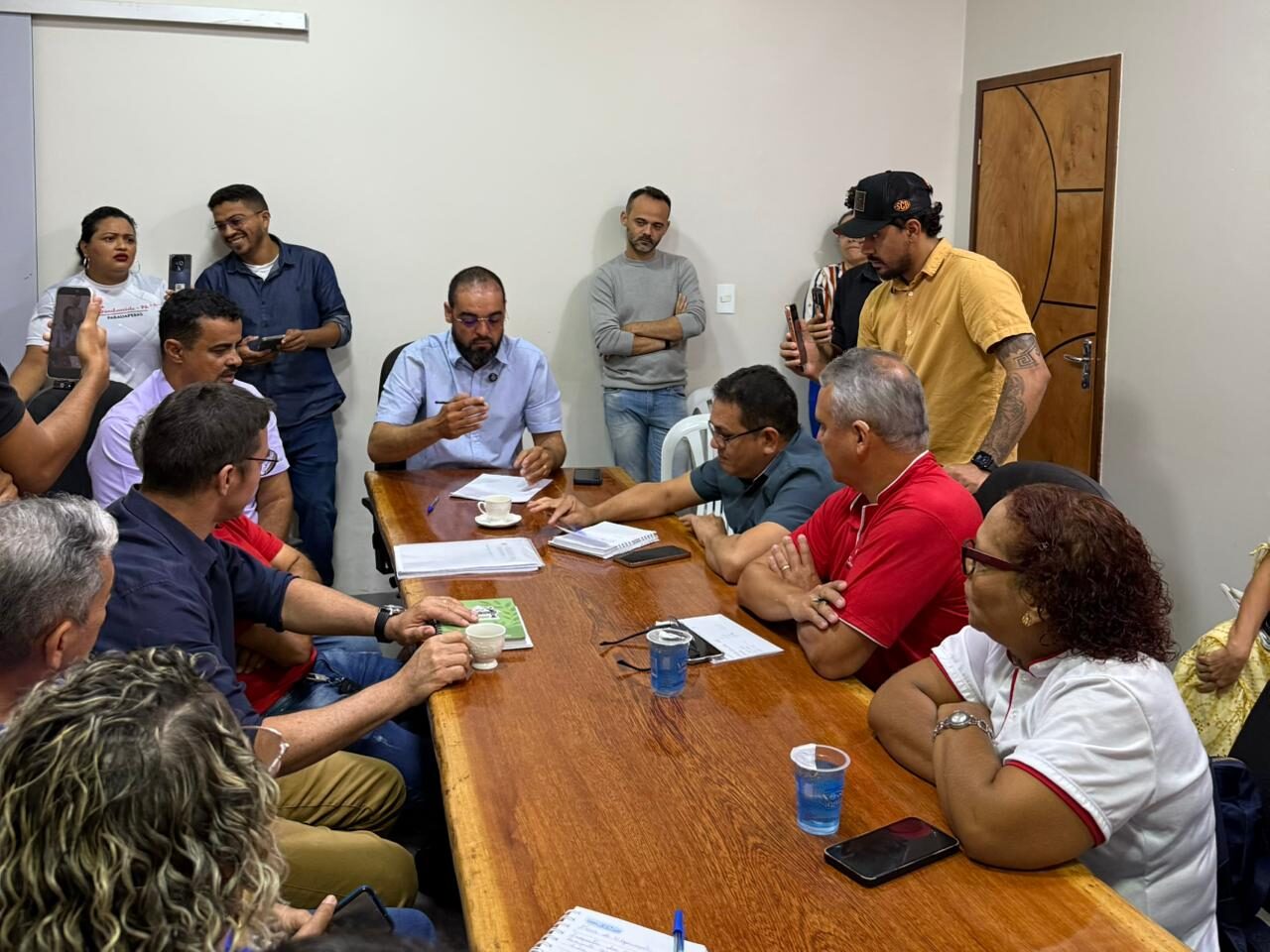 Prefeitura avança na valorização dos servidores com proposta de reajuste salarial e aumento no auxílio-alimentação